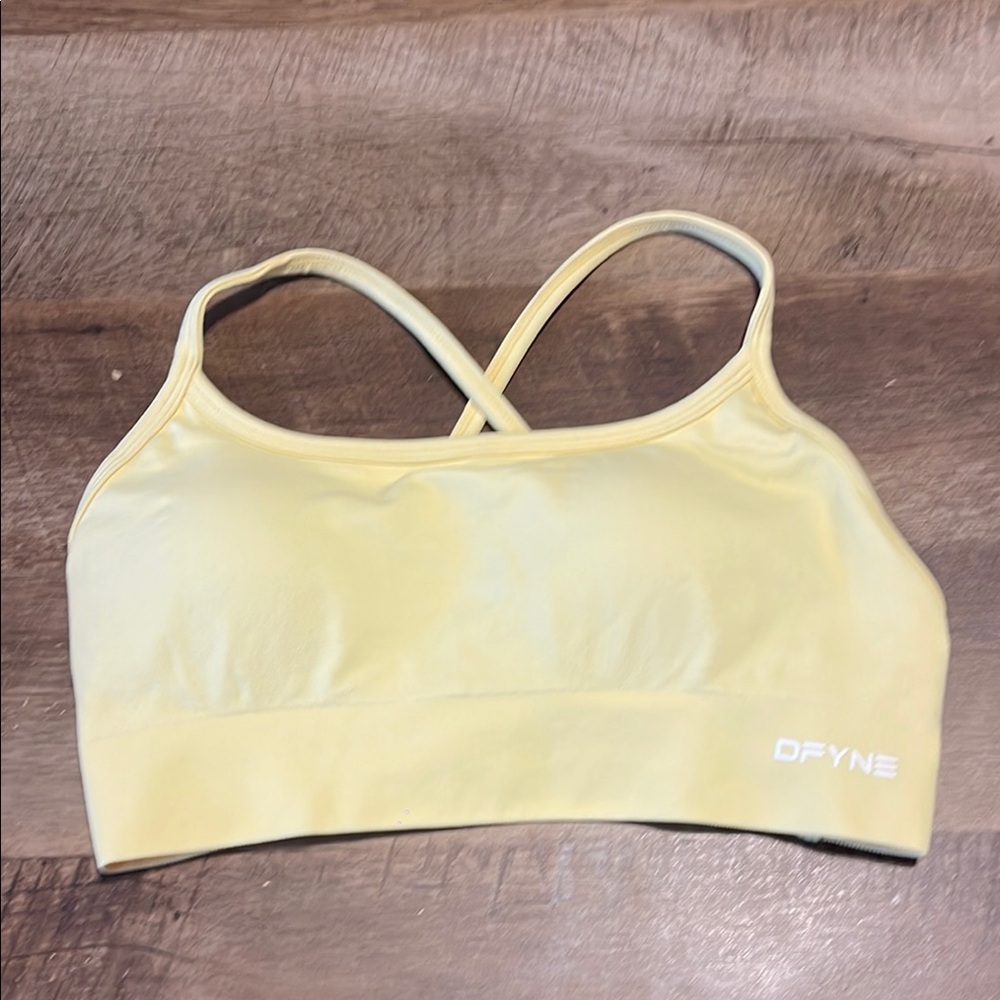DFYNE Women's Light Yellow Sports Bra